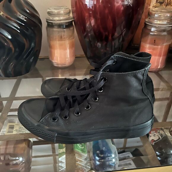 Converse Black High-Top Sneakers Canvas Lace-Up size 6Y or 8 women - Picture 1 of 5